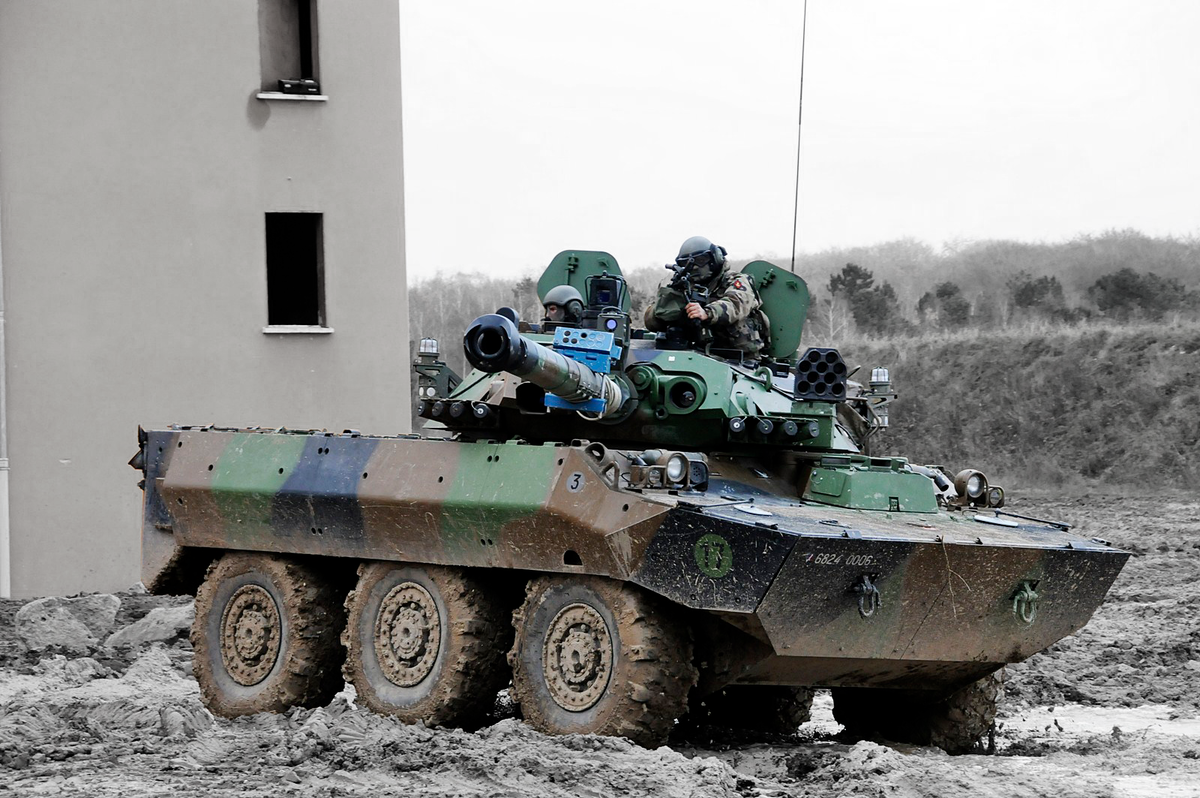 Amx 10 rc. AMX-10rc колесный танк. AMX-10rc французский. Колёсный танк Франция AMX-10rc. Французский колесный танк АМХ-10.
