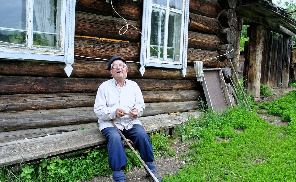 Фото бабушек на лавочке в деревне