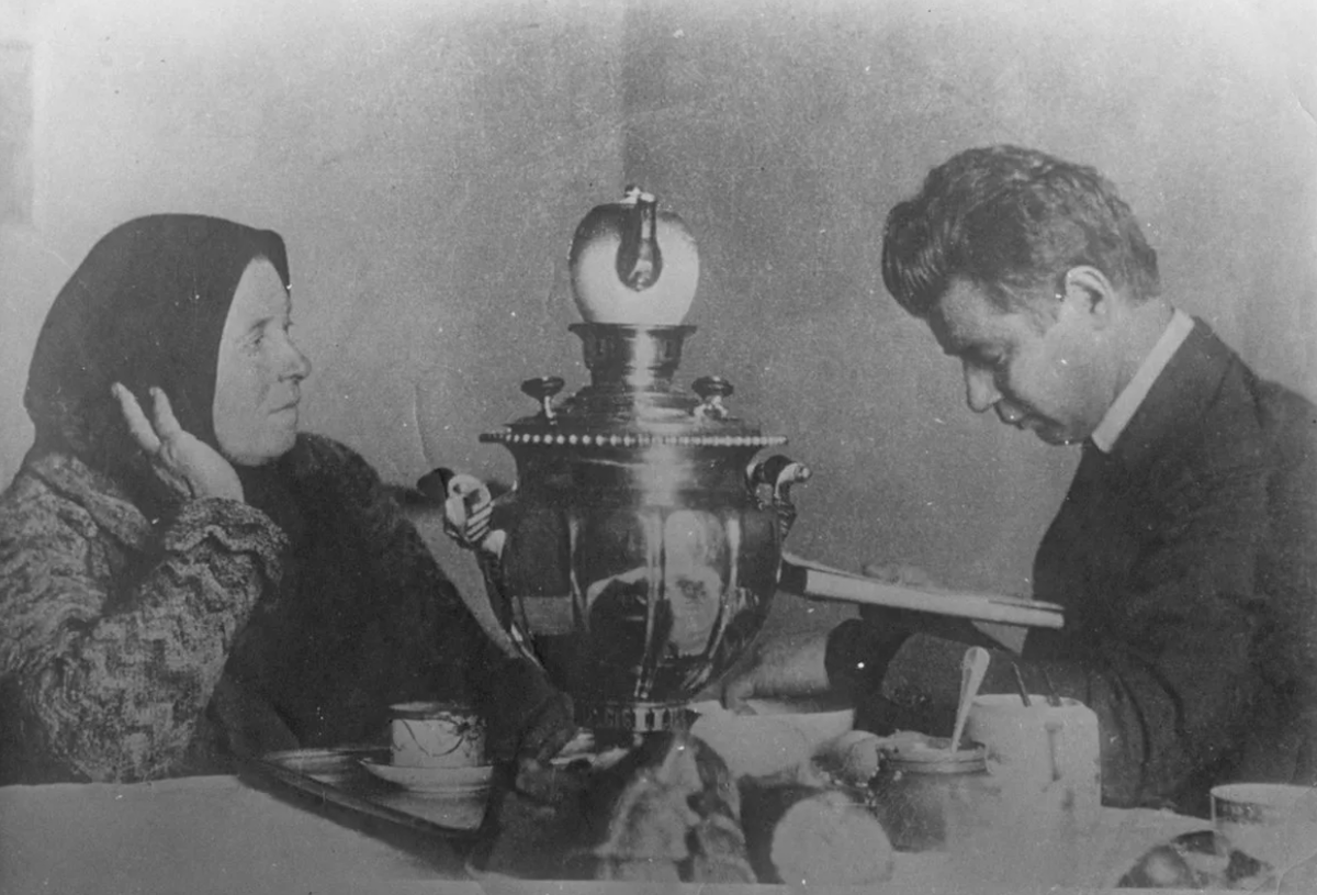 Сергей Александрович Есенин с мамой Татьяной Фёдоровной Титовой