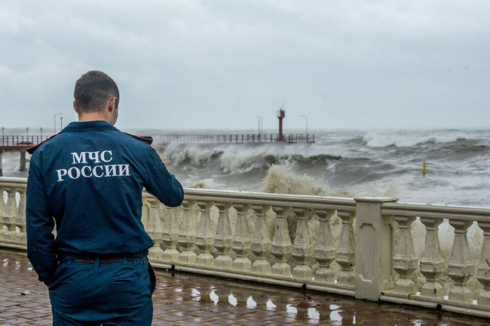     На море шторм