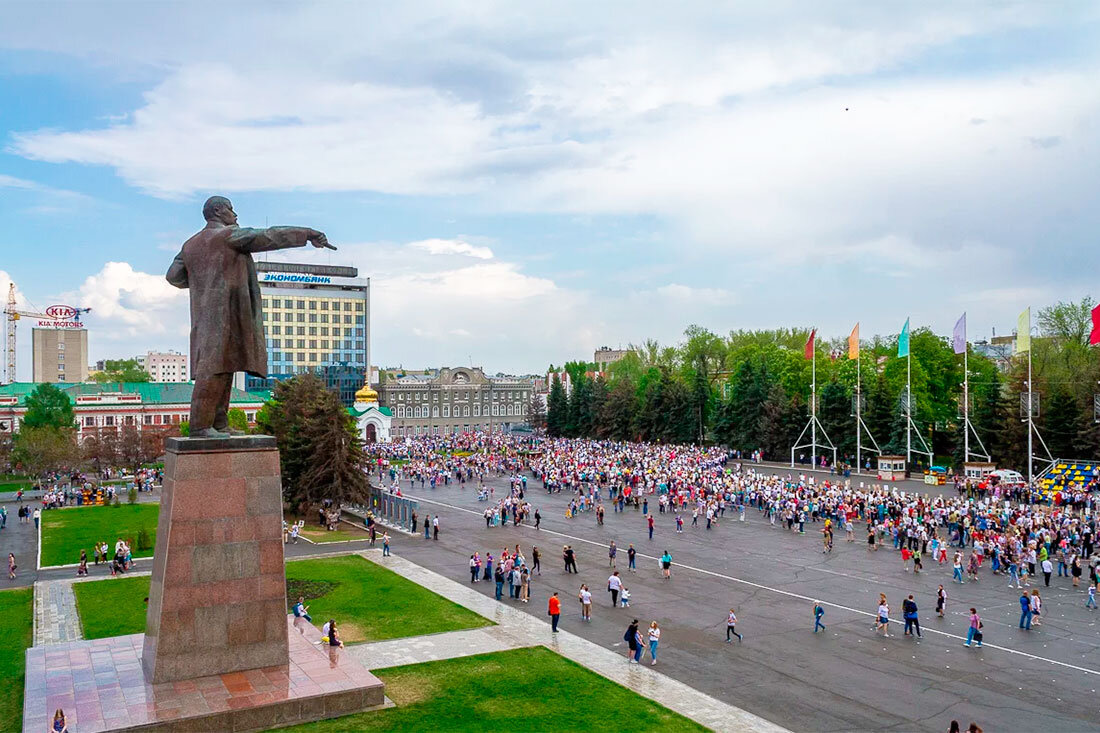 Театральная площадь в саратове фото