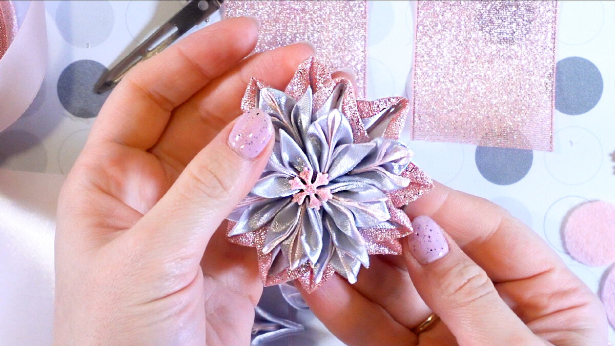 Новогодняя снежинка из ленты!DIY Kanzashi !Handmade! Bandschleife