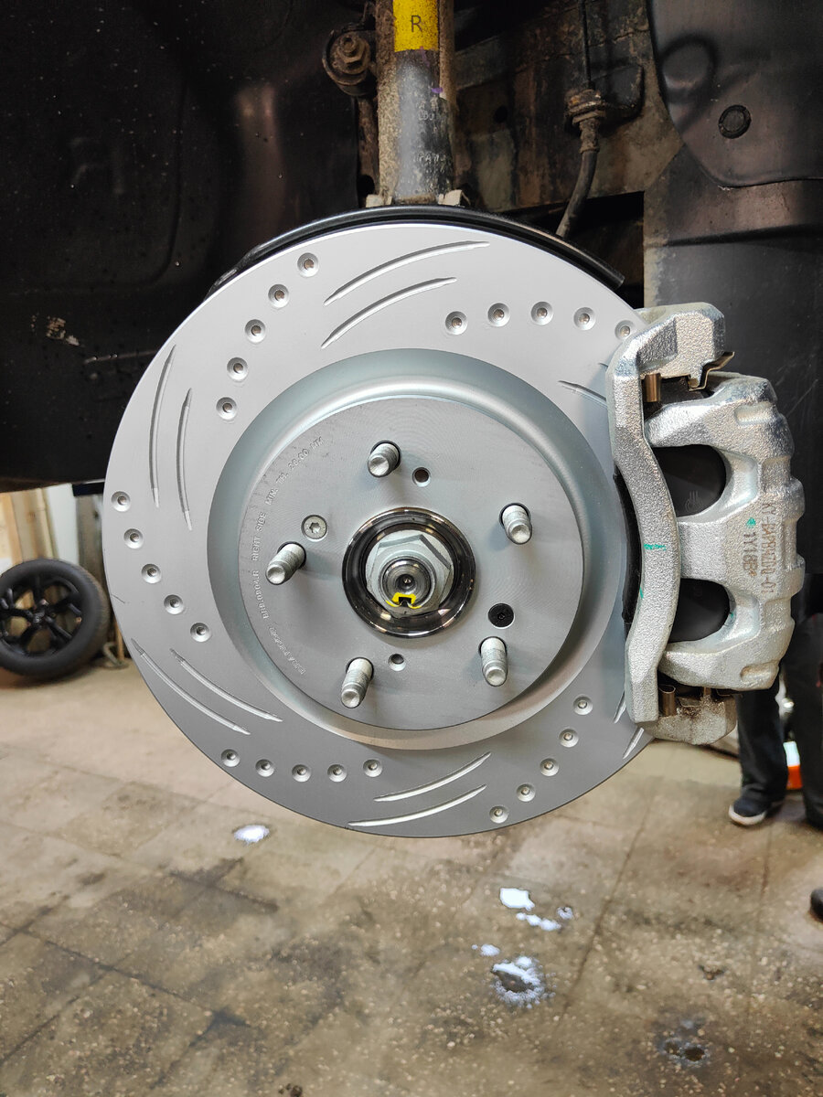 Новые передние тормоза Brannor, установленные на Haval F7