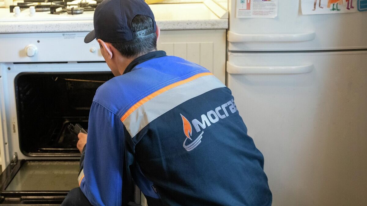    Сотрудник "Мосгаза" за работой© Фото : "Мосгаз"