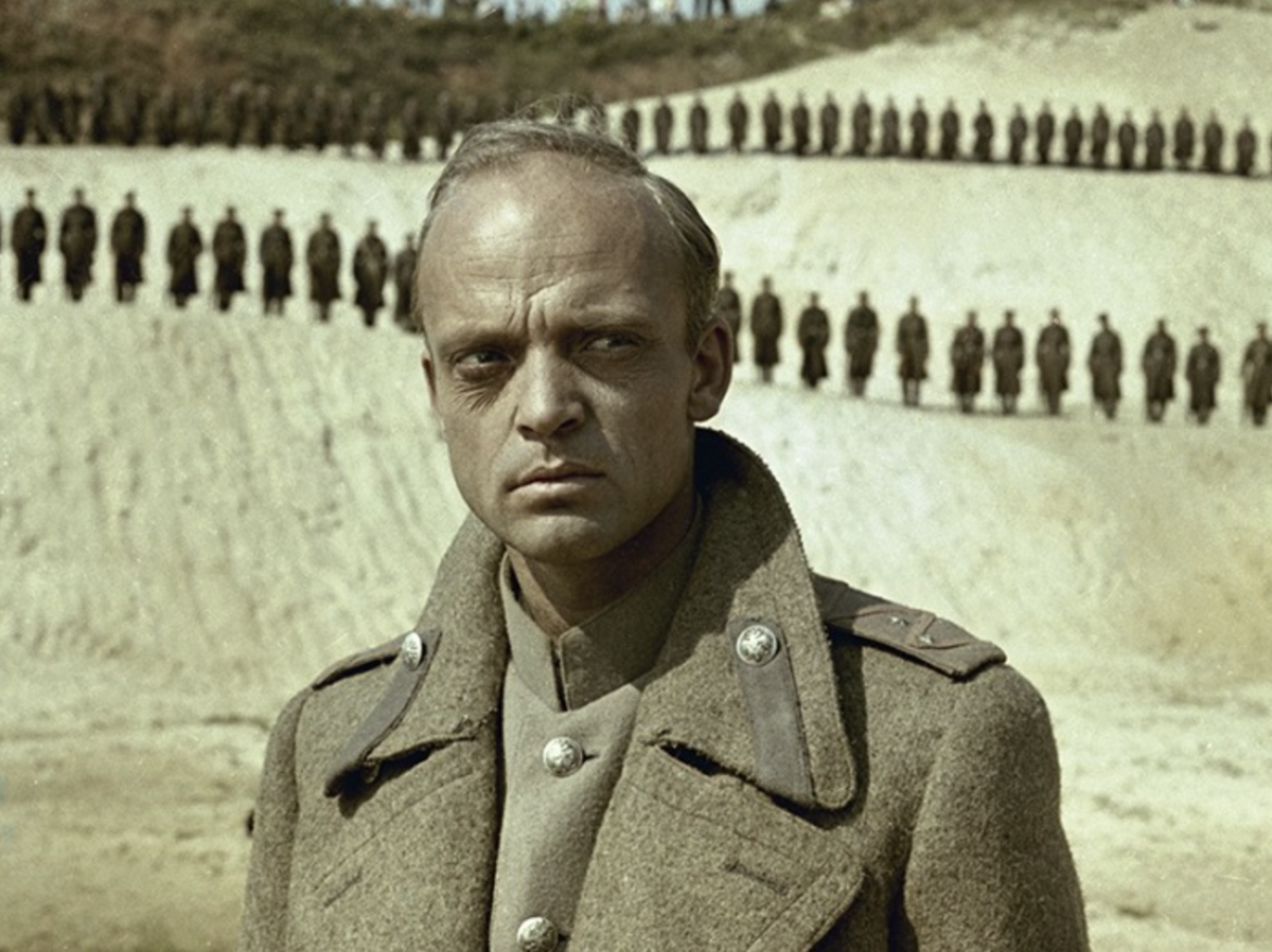 режиссер бега. владислав дворжецкий в роли хлудова. людмила савельева бег фильм 1970. режиссер бега. владислав дворжецкий в фильме бег.