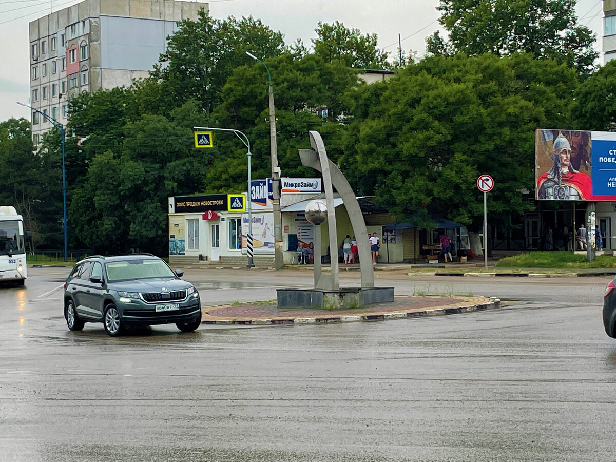 И снова дождливые дни в Крыму. В этот раз попали в дождь в Керчи и  удивились как здесь все тихо и малолюдно | Под зонтиком | Дзен