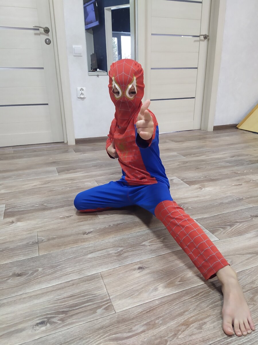 любимый костюм, если бы было можно, и в садик в нем бы ходил