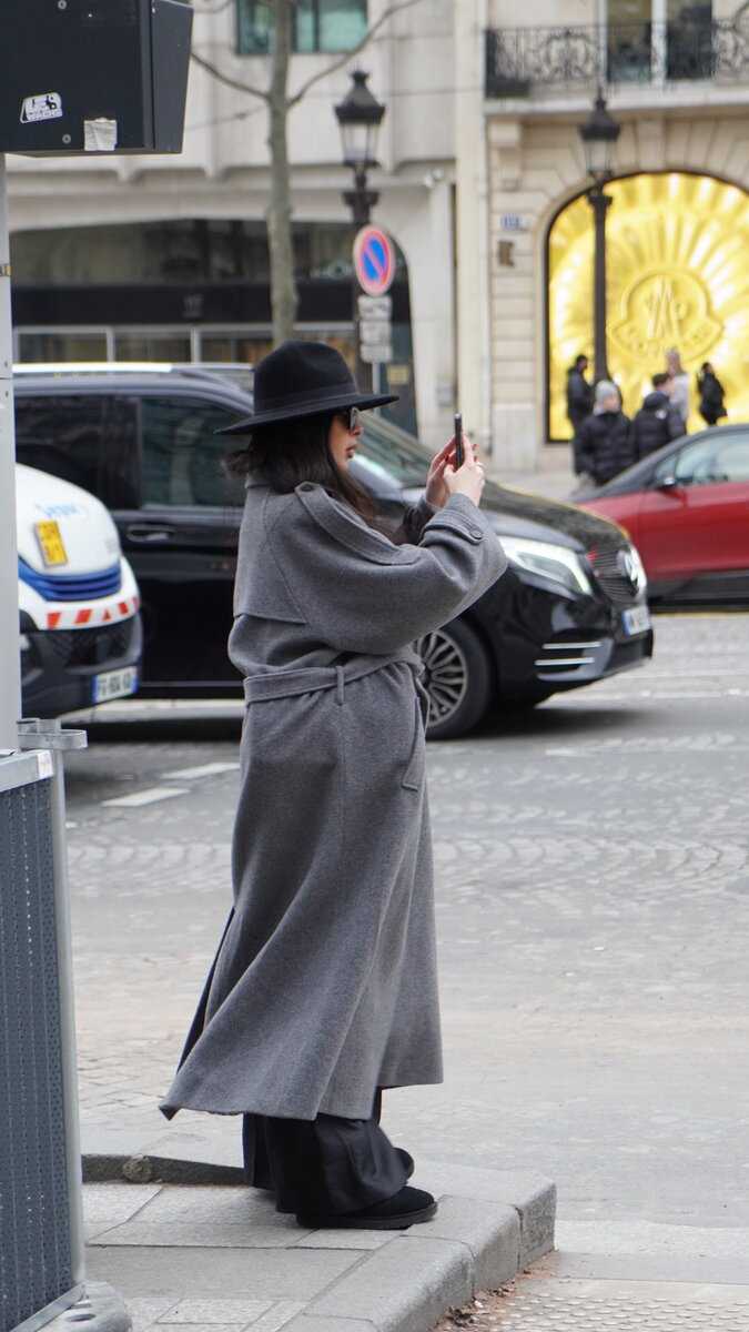 Девушка в шляпе