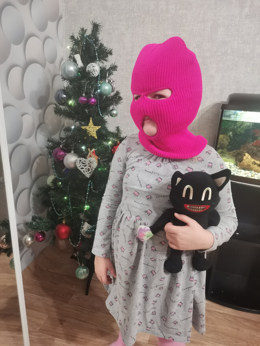 А ведь с виду такая милая девочка в розовом🌺💄💞