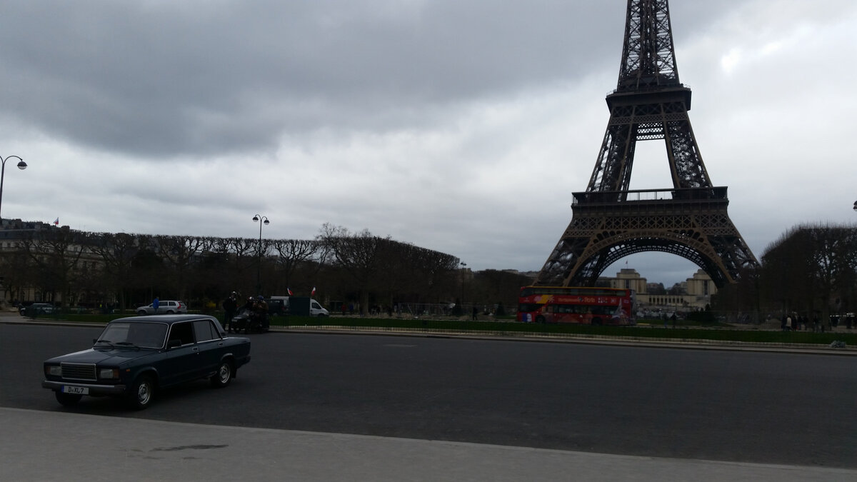 Жигули в Париже. Источник фото: drive2.ru