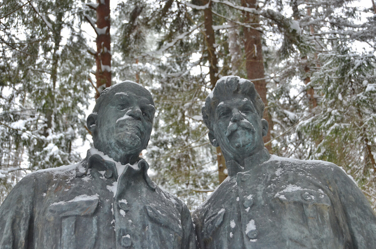 Нашли в лесу под Петербургом памятник Ленину со Сталиным. Как он там  оказался | Путешествия по городам и весям | Дзен