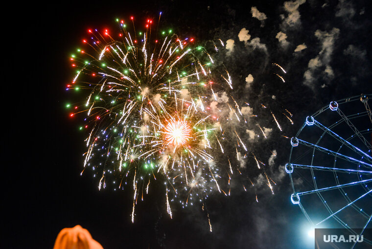    Запрещается запуск пиротехники на балконах и лоджиях