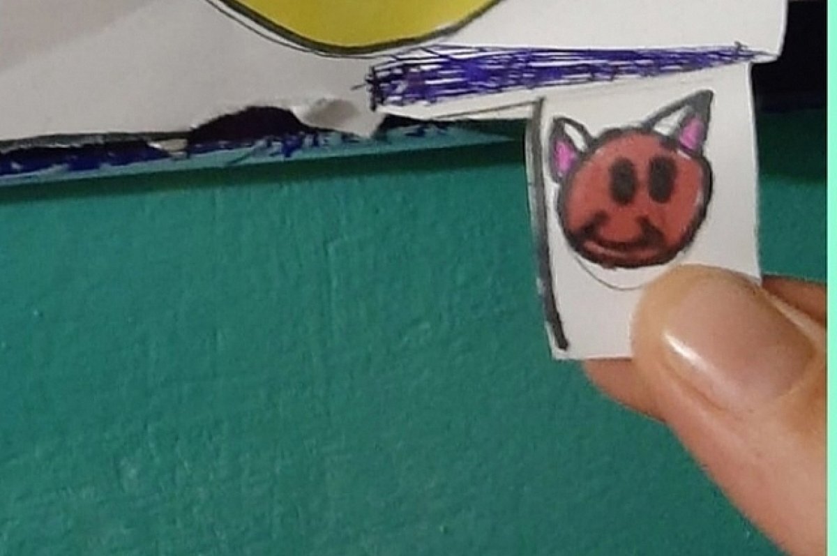    Девочка порадовала соседей оптимистичным объявлением в подъезде