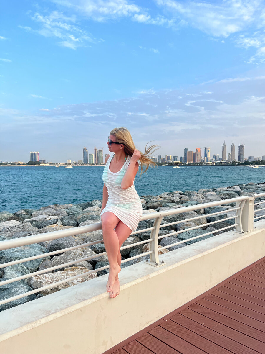 В Объединённых Арабских Эмиратах зимой тепло: можно загорать и купаться в море