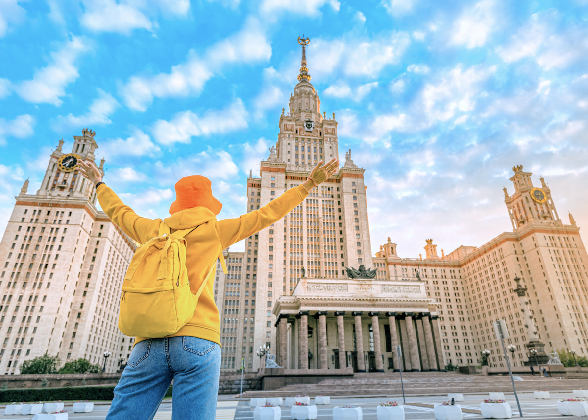 Столица человек. МГУ Москва. МГУ Кремль. МГУ арт. Фотосессия на фоне МГУ.