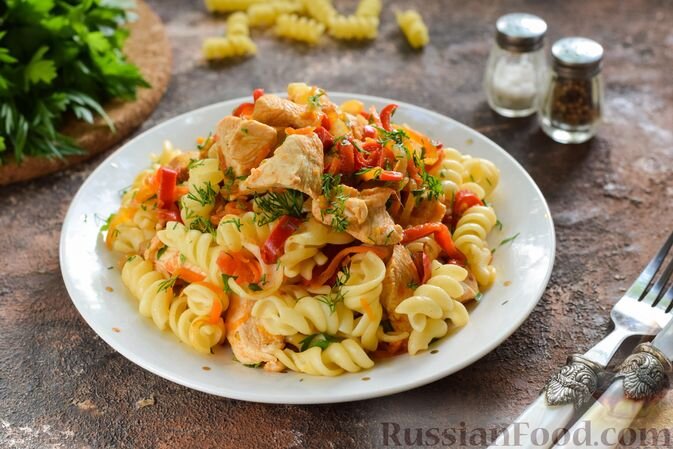 Самая простая запеканка с макаронами и курицей - Лайфхакер