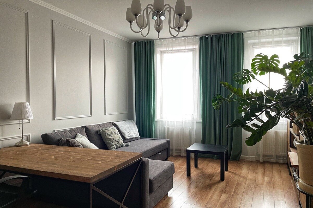     Эту комнату мы называем кабинетом, хотя тут и вздремнуть можно, или посидеть вечером с книжкой