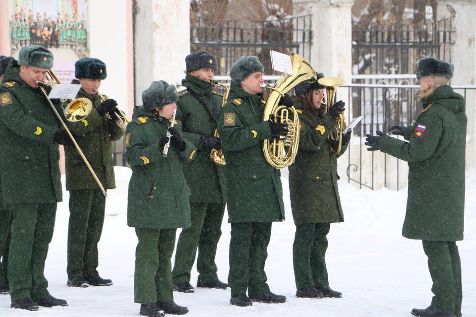     Орчанина проводили в последний путь со всеми воинскими почестями. Фото: Администрация Орска