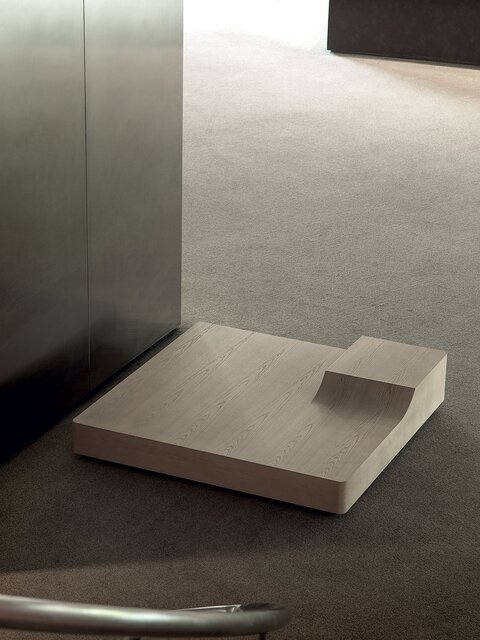 Дизайн вдохновлён гребнем волны.