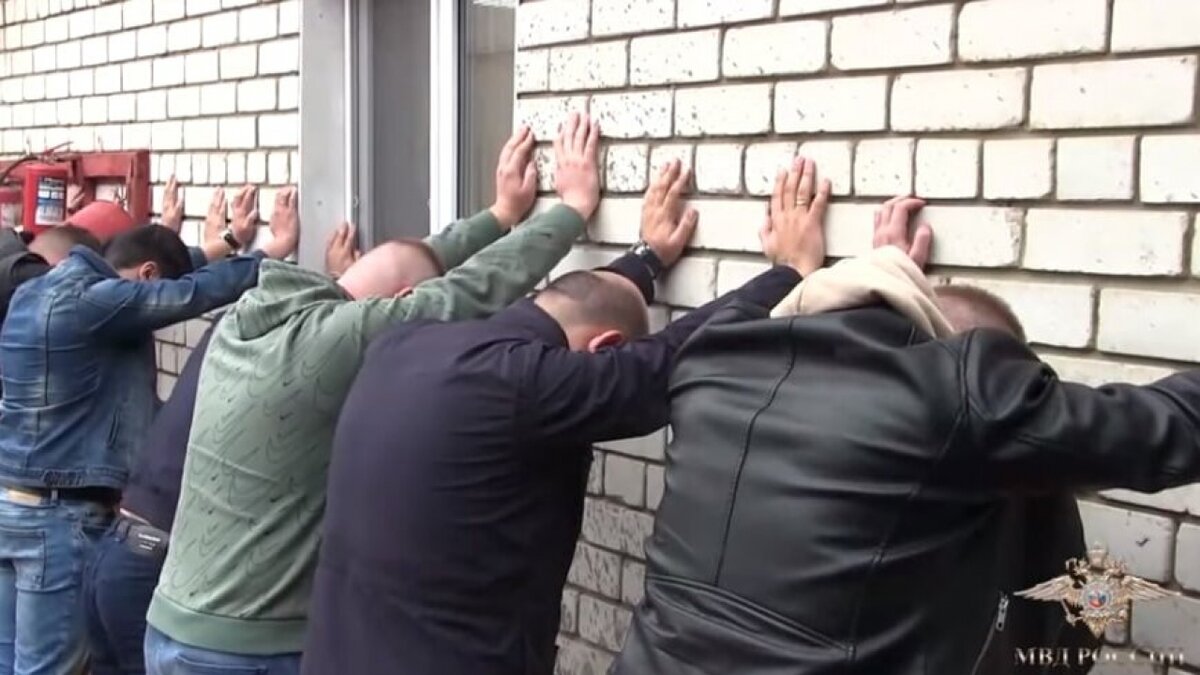    МВД: в Саратове задержана группа из 29 аферистов за обман 100 бизнесменовНовости Саратова и области – Сетевое издание «Репортер64»