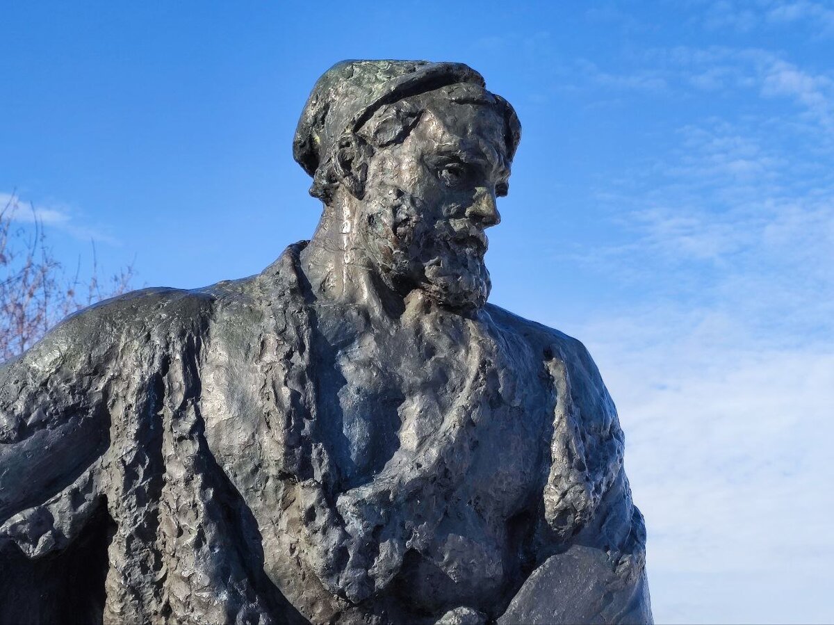 Памятник бурлаку в Рыбинске. Источник — dzen.ru/pa_myatnik