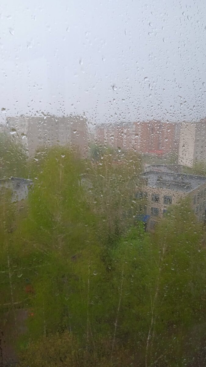 У нас вчера было вот так, гроза апрельская