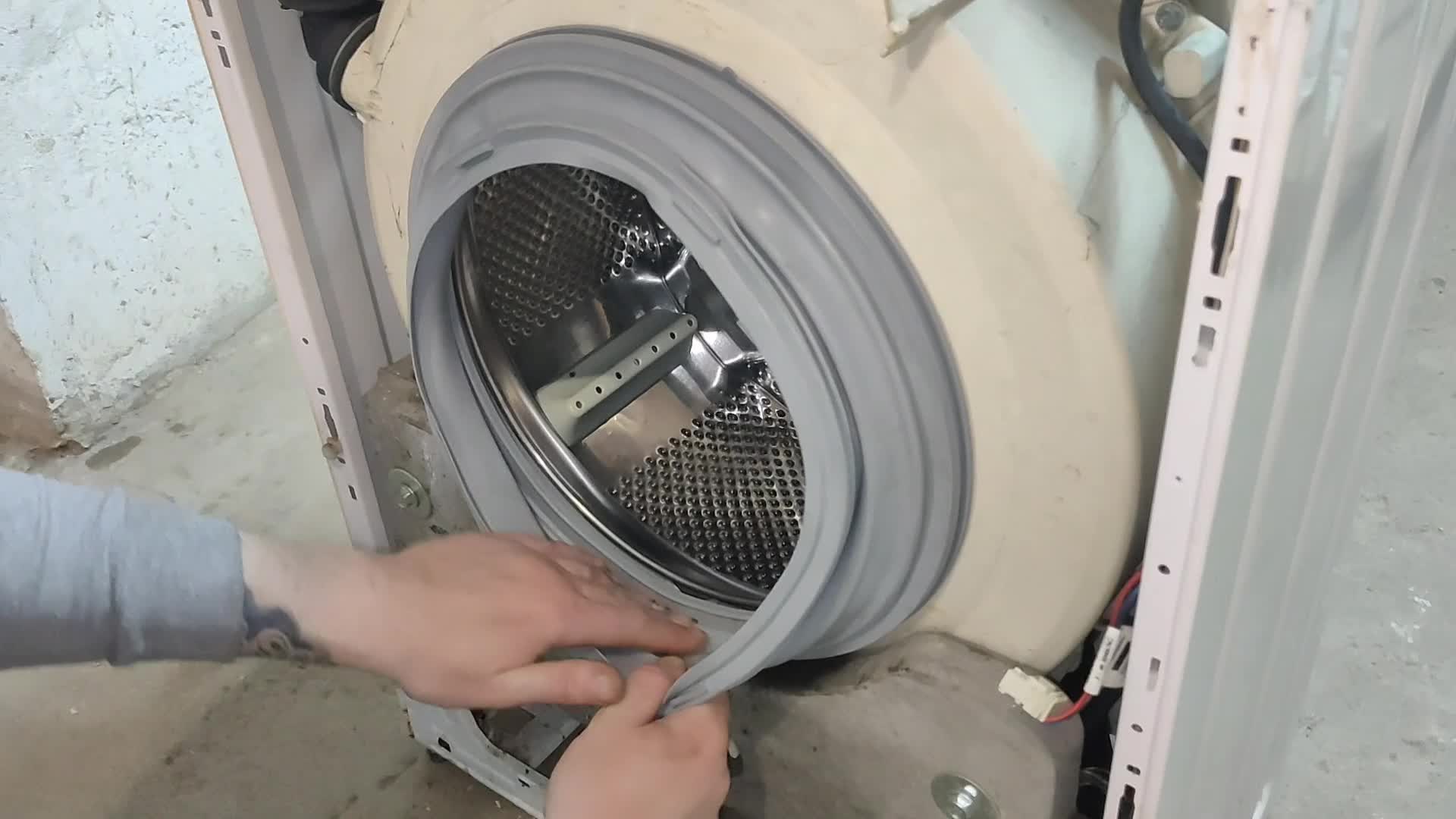 Как заменить манжету в стиральной машине?