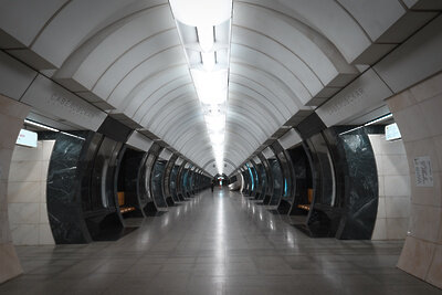   Пустое метро Москвы в первый день карантина ©Александр Манзюк РИАМО