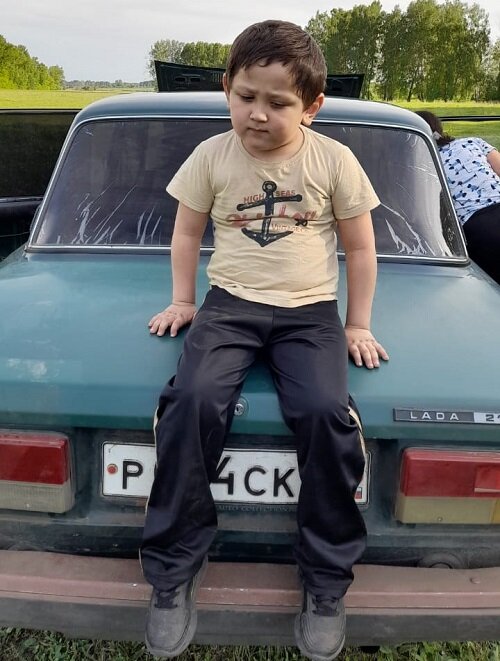 максимка на машине