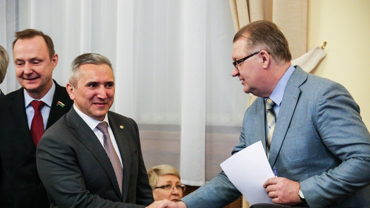     Губернатор Тюменской области Александр Моор осмотрел, как идёт строительство уникального завода по глубокой переработке гороха в Ишимском районе. О результатах рабочего визита на предприятие он рассказал в своём telegram-канале.