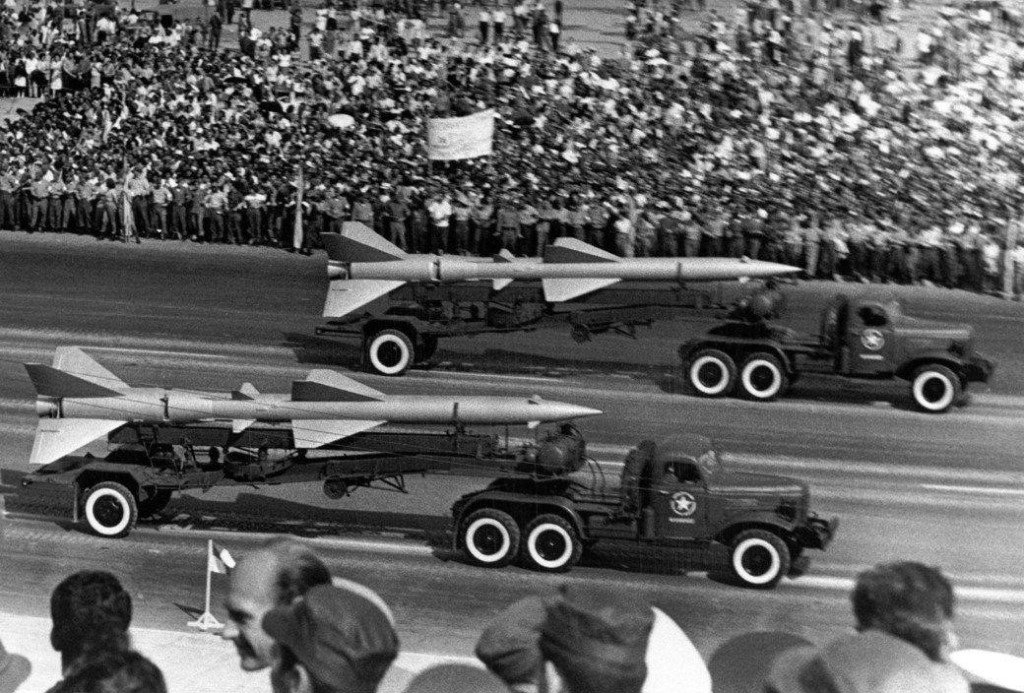 Советские ракеты на параде в Гаване.