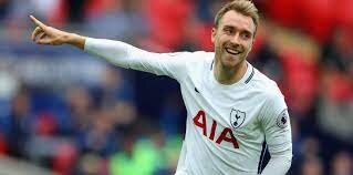 Футболист сборной Дании Кристиан Эриксен до  смерти напугал болельщиков, когда потеряв сознание, рухнул на газон в Копенгагене прямо во время официального матча с финнами. Кто знает, может именно несчастье со своим капитаном вдохновило датчан на сенсационную игру и позволило им пройти в 1/4 финала Евро-2020