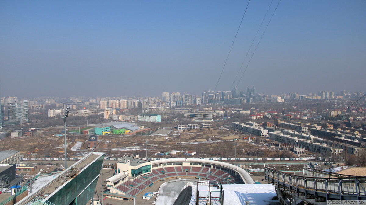 Вид с олимпийского трамплина около Аль-Фараби