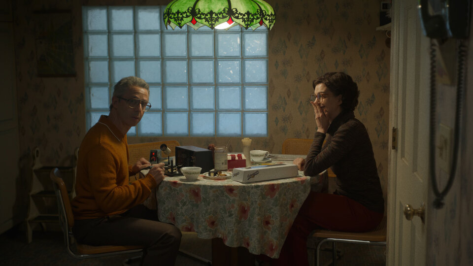    Джереми Стронг и Энн Хэтэуэй