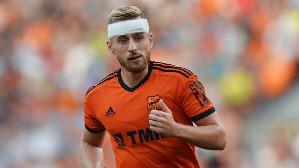    Игрок ФК "Урал" Рафал Августиняк© РИА Новости / Павел Лисицын