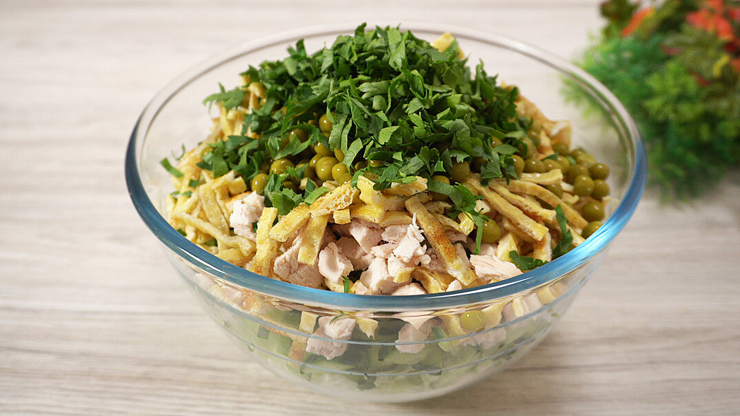 куда ложат салат. куда ложат салат. салаты. салат в креманках. салат маска.