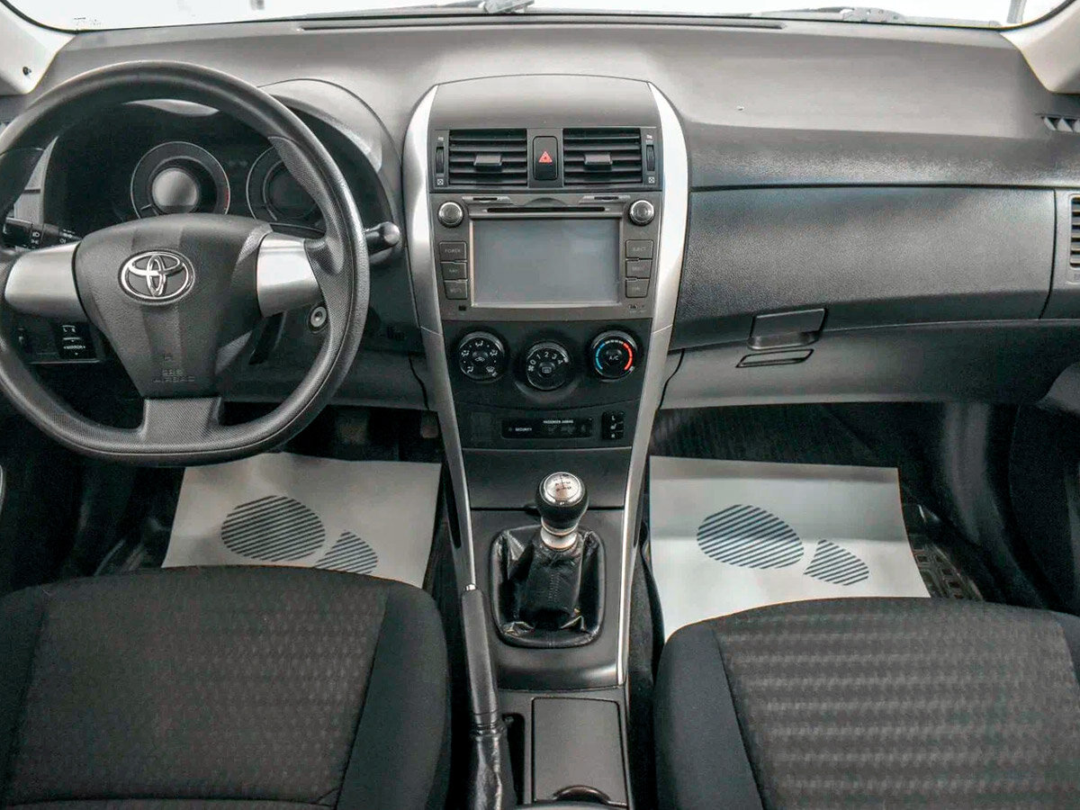 материалы отделки в салоне недорогие, да и мелкие поломки имеют место быть