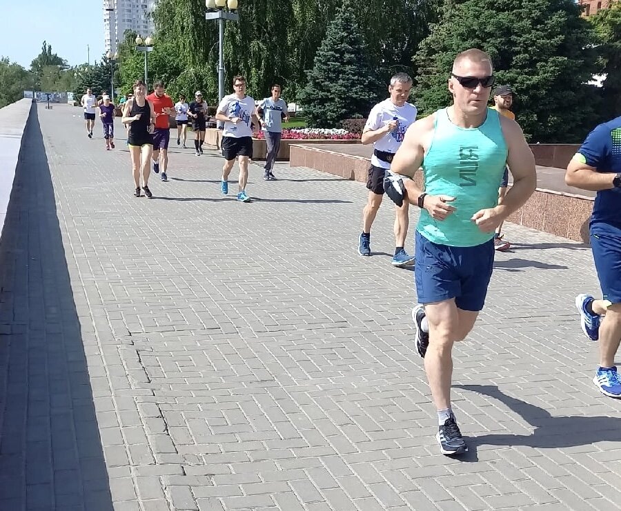 При моих 93 кг на носках я бегать при всем желании не смогу