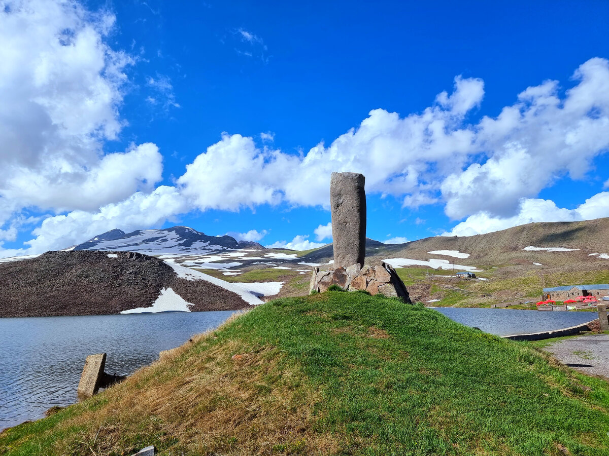 Камень Дракона на горе