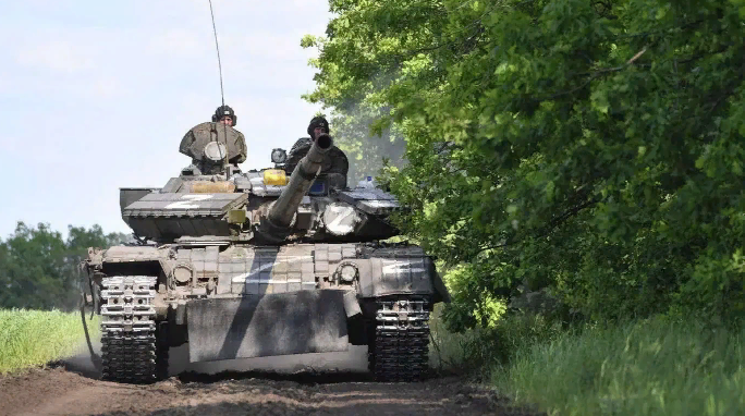 Сдаются и военнослужащие Украины, и боевики. Фото: cnn.com