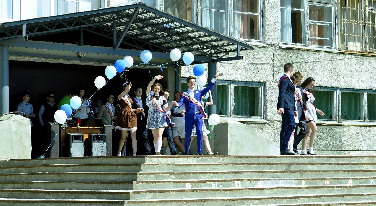 Это выход на вальс. Танцуем на улице