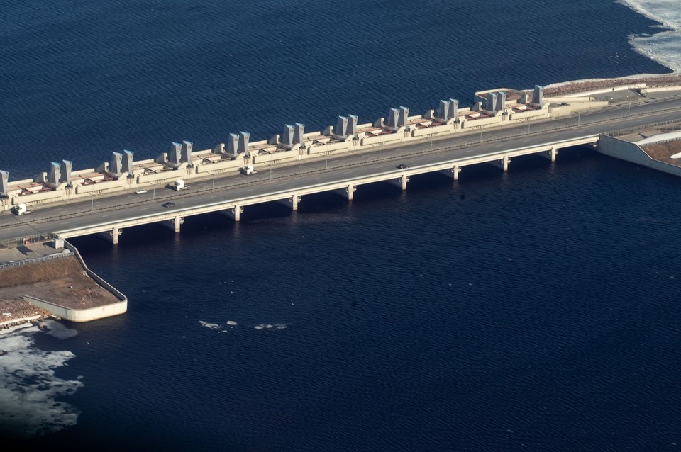     В день проведения парада ВМФ будет введен запрет на проезд по КАД через дамбу Петербурга  ПЫХАЛОВА Юлия (архив)