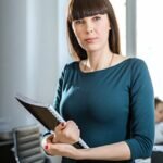 — В декабре 2018 года у нас был просто шквал обращений от самых разных компаний, – вспоминает представитель ДопОфис Бухгалтерии  Марина Некрасова. – Повышение НДС с 1 января 2019 для многих стало сюрпризом. Целый год об этом говорили из каждого утюга, спорили, просили отменить, объясняли, как пересчитывать, а многие бухгалтеры все это пропустили. Вот вам и уровень погружения человека в профессию. Интересно, что еще они пропустили?