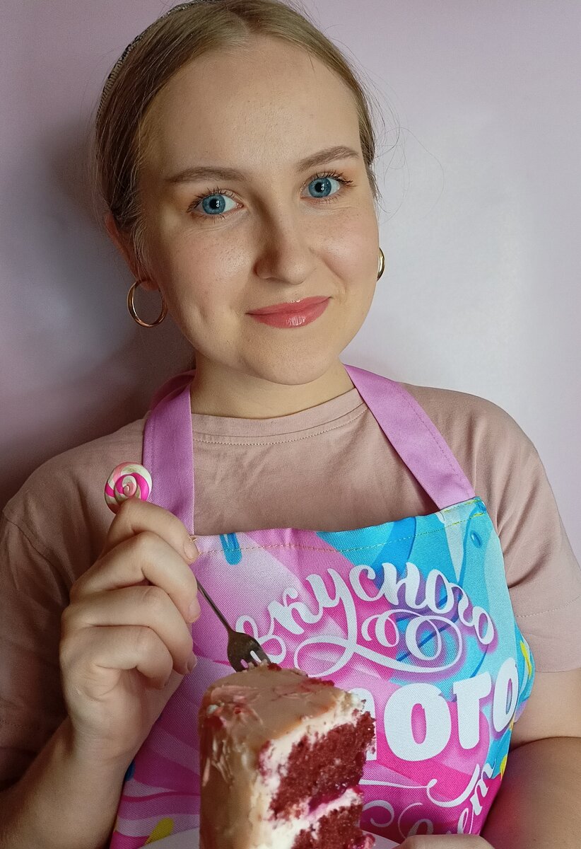 Я со своим тортом "Красный бархат"