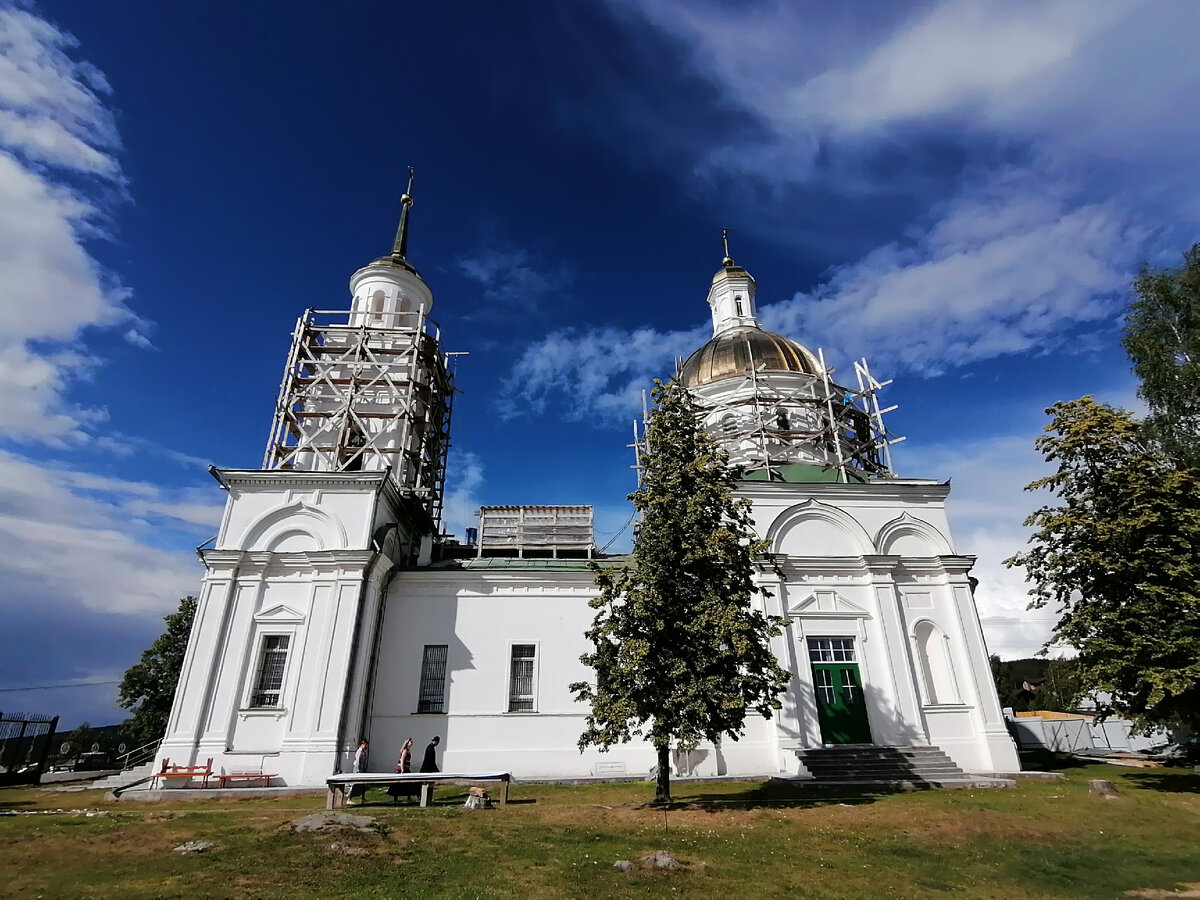Петропавловский храм в пос. Черноисточинск. Фото Ольги Брезгиной, автора статьи