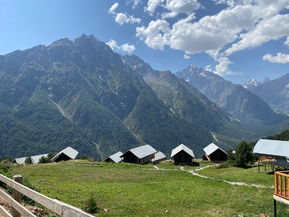 Глемпинг Чиллави на высоте около 2000 м. Северная Осетия
