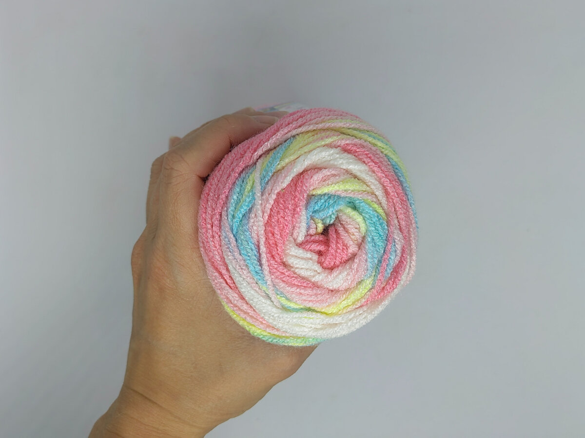 Удобная необычная форма моточка - виден переход цвета