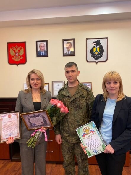 Ирина Анатольевна Горбачева возглавляет Министерство транспорта и дорожного хозяйства Хабаровского края, принимает активное участие в помощи и поддержке наших ребят, воинов-дальневосточников.