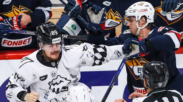     Драка во время матча «Трактор» — «Метулларг» Мг.ХК «Трактор»