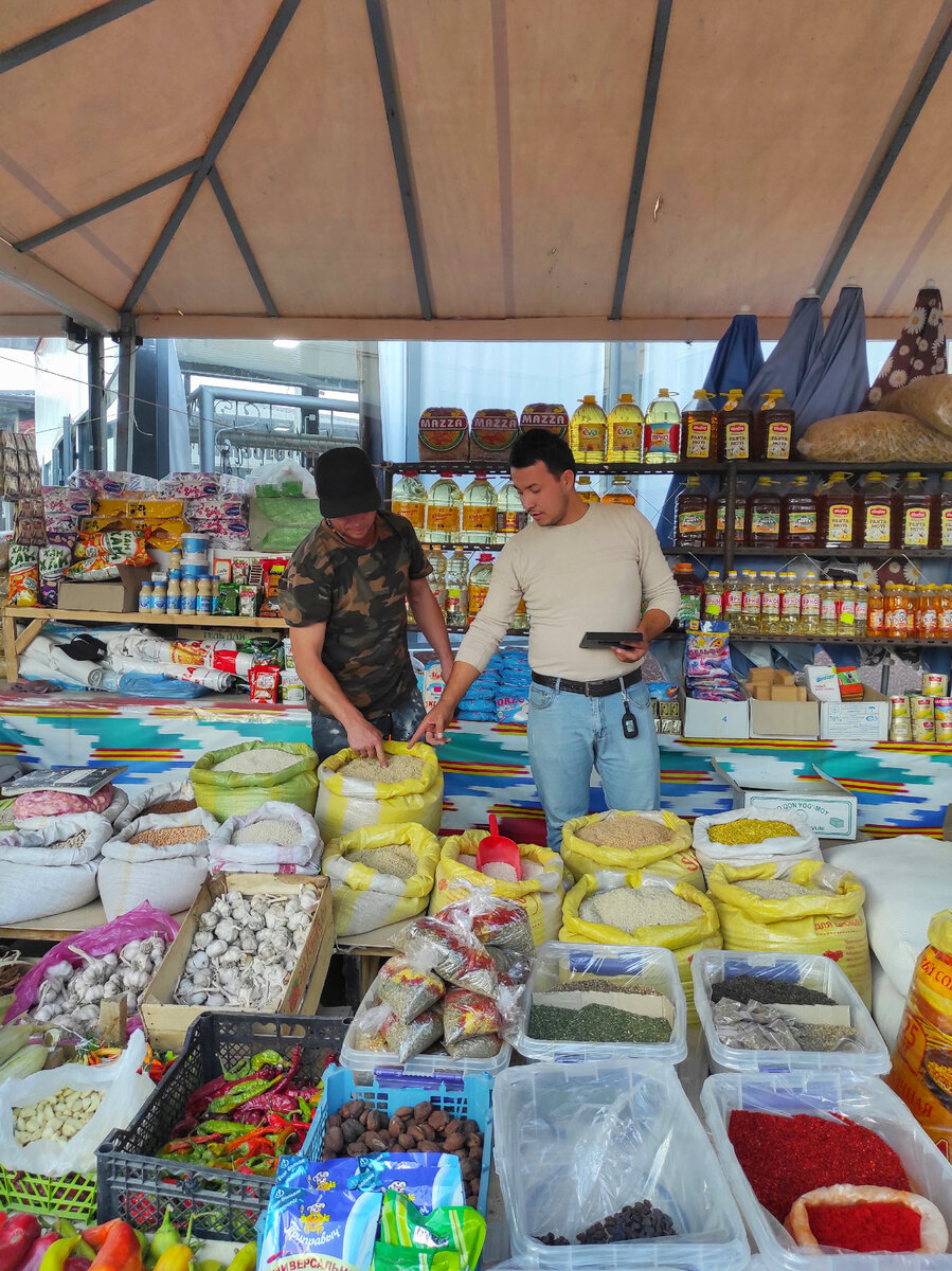 Богатый узбек продаёт нам рис